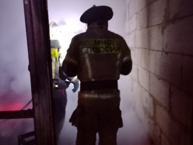 17.10.2025 спасатели-пожарные  Службы спасения  г. Краснодара тушили пожар в посёлке Березовый.